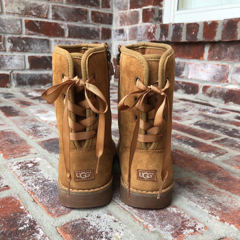 ✅SOLD✅ UGG boots size 4 (big girls)